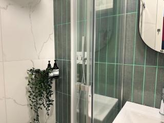 Red Currant - Prague Apartment - 4