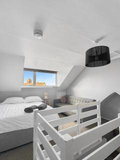 Amaya Four - Sleeps 5 - 1 bed apartment - Newly renovated- Close to town centre -Grantham Free Gym Access - 0