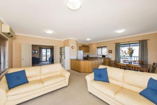 Sea Change - Spacious Family Holiday Accommodation Pet friendly - Ledge Point - 4