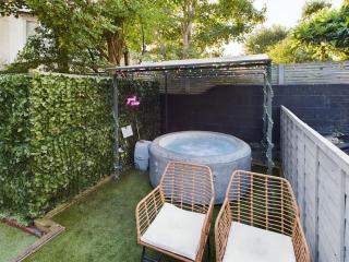 Stylish Maisonette with Hot Tub - Brighton & Hove - 1