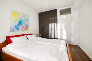 Sunny Retro Central Apartment - Pristina - 7