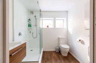 Sunny 1 bedroom flat with parking - 1