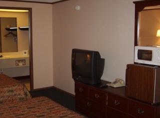 Budgetel Inn & Suites - Columbus - 2