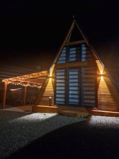 Bucovina-A-FrameHouse-HotTub-Fireplace-Patio-WiFi - Suceviţa - 0