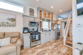 Waterfront Lake Norman Cabin with Screened Porch! - Terrell - 5