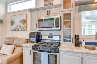 Waterfront Lake Norman Cabin with Screened Porch! - Terrell - 4