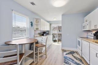 Secluded 2BR-2BA condo - 5 minute walk to the Gulf - Destin - 3