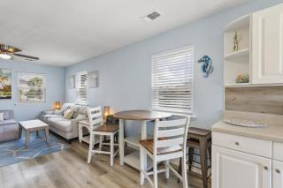 Secluded 2BR-2BA condo - 5 minute walk to the Gulf - Destin - 2