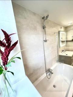Strood Home-Sleeps 6-Great for Groups & Families - Rochester - 1