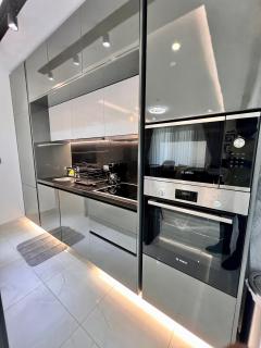 Gorgeous 2 Bedroom At Kasstowers - 2