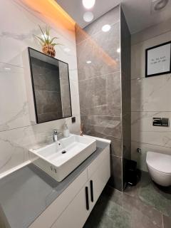 Gorgeous 2 Bedroom At Kasstowers - 1