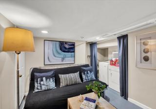 2 Miles From Rocky Statue - 5