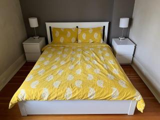 Cozy homestay in the master bedroom of a River Heights home - 9