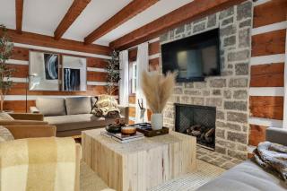 Luxury Modern Cabin 5 Acres Pickle Ball Hot Tub - 2