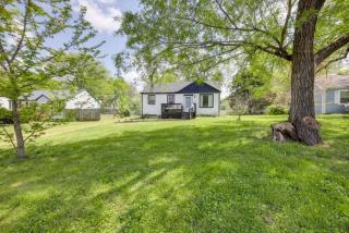 5 Min to Airport Pet Friendly Fire pit Fenced Yard - 2