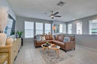 Blocks To Beach - Coastal Beach Decor - Garage Parking - Gated Community - 30 Day Fully Furnished - Oceanside - 7
