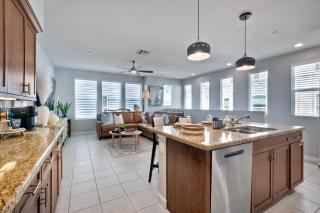 Blocks To Beach - Coastal Beach Decor - Garage Parking - Gated Community - 30 Day Fully Furnished - Oceanside - 4