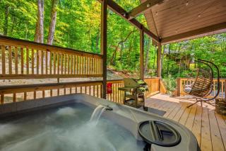 Luxury Couples Retreat- Hot Tub-Fireplace- Fire Pit- BBQ - 2