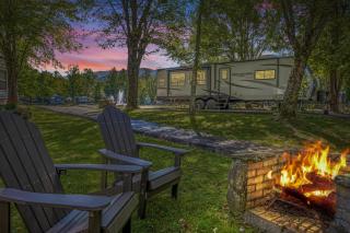 Waters Edge Glamping Resort- Swimming Pools, Golf Cart Included, Mini Golf and More - 6