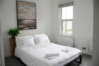 London Retreat-2 Bedroom House Parking & Garden - Londra - 0