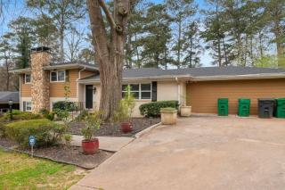 Private Pool ATL w Grill and Outdoor Dining - Decatur - 9