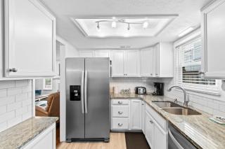 Seawalk Villa- 3 Blocks to Ocean- Pool- 5 Beds - Myrtle Beach - 2