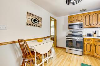 Less Than 1 Mi to Lambeau Field Green Bay Home with Grill! - 5