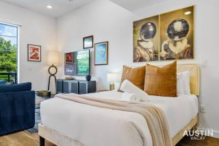 Vibrant Austin Studio Balcony plus Parking and Wi-Fi - 2