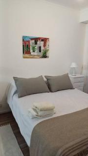 Espacioso y moderno departamento con patio - 3