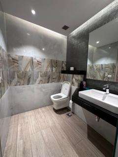 Ultra Luxe Jacuzzi Studio - Private Patio - Gurgaon - 7