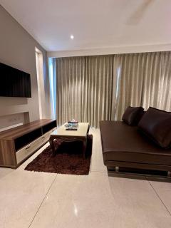 Ultra Luxe Jacuzzi Studio - Private Patio - Gurgaon - 2