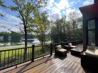 Tranquil Waters - Modern Lakefront Haven with Hot Tub - Explore, Relax, and Recharge! Close to UMF! - 3