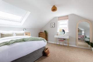 Ivy Mews - Converted Barn in Popular Village - Scarborough - 2
