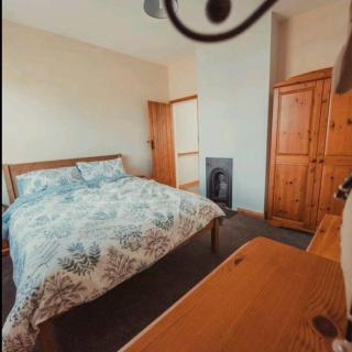 Charming 2 Bedroom Cottage mid town on quiet road - Sudbury - 1
