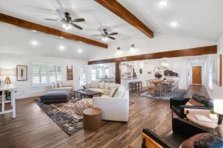 Your Rustic Retreat w Backyard Oasis Pool Patio - Keller - 5