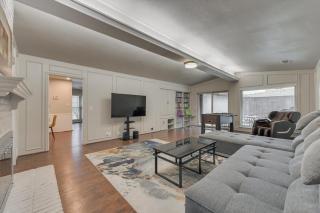 Spacious and Modern Home with Private Pool - Plano - 9