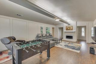Spacious and Modern Home with Private Pool - Plano - 2