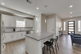 Modern and Spacious High End Home near Downtown - Dallas - 1