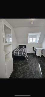 Multiple rooms available in house In Buckingham Park - Weedon - 9