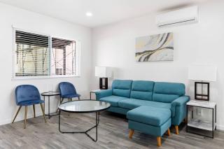 Cozy House Minutes From Downtown - 8