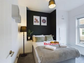 Charming Apartments - Cosy Retreat - short drive to city centre - Free parking - Liverpool - 6