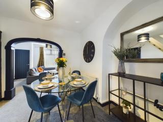 Charming Apartments - Cosy Retreat - short drive to city centre - Free parking - Liverpool - 7