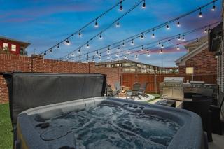 Brand New 5BD 4BA Luxury Vacation Home w Hot Tub - Irving - 7