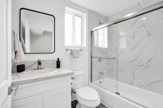 Spectacular Rooftop View House - 4