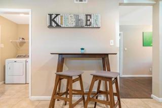 Spacious Luxurious House Big Groups and Pool - Irving - 1
