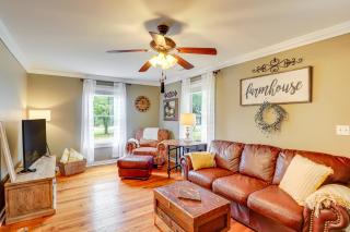 1925 Vintage Farmhouse Close to Everything - Greer - 8