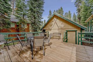 Near Northstar Wooded Retreat with Deck & Loft - Tahoe Vista - 7
