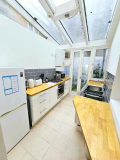 Charming Hyde Park Private Accommodation with Back Patio by Lancaster Gate and Paddington Station - Londra - 4