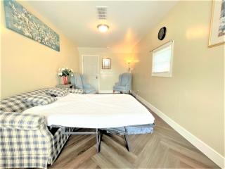 Walnut - Family Neighborhood, Pet Friendly -  - 1