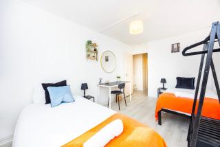 London Poplar Apartment - Sleep 4-5 - Ideal for Business Travellers & Contractors - near Canary Wharf and DLR Station - Parking tickets available on request - Londra - 8